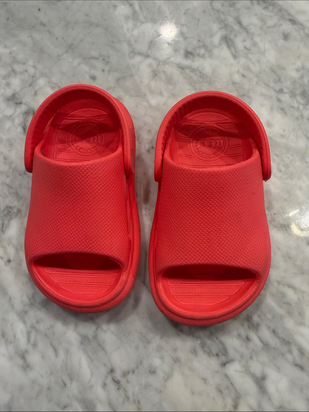 Reef Kids Slide Sandals - Coral Red